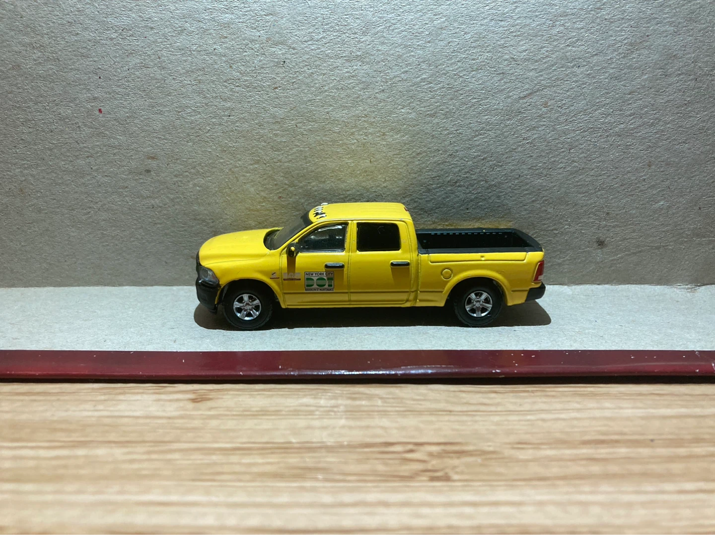Greenlight Loose / 2017 Ram 2500 New York City DOT Maintenance - photo 3