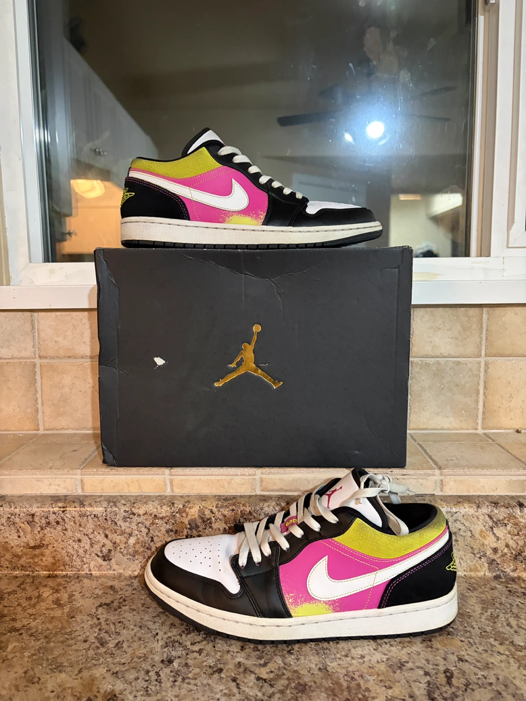Air Jordan 1 Low SE Dynamic Yellow Pink