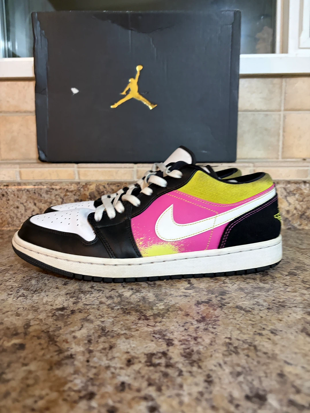 Air Jordan 1 Low SE Dynamic Yellow Pink - photo 3