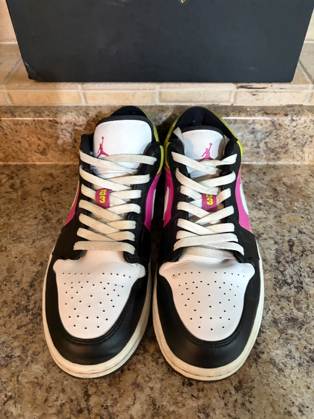Air Jordan 1 Low SE Dynamic Yellow Pink - photo 4