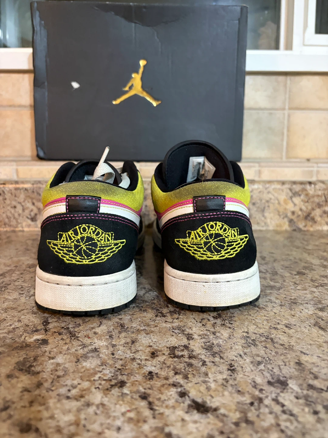 Air Jordan 1 Low SE Dynamic Yellow Pink - photo 2