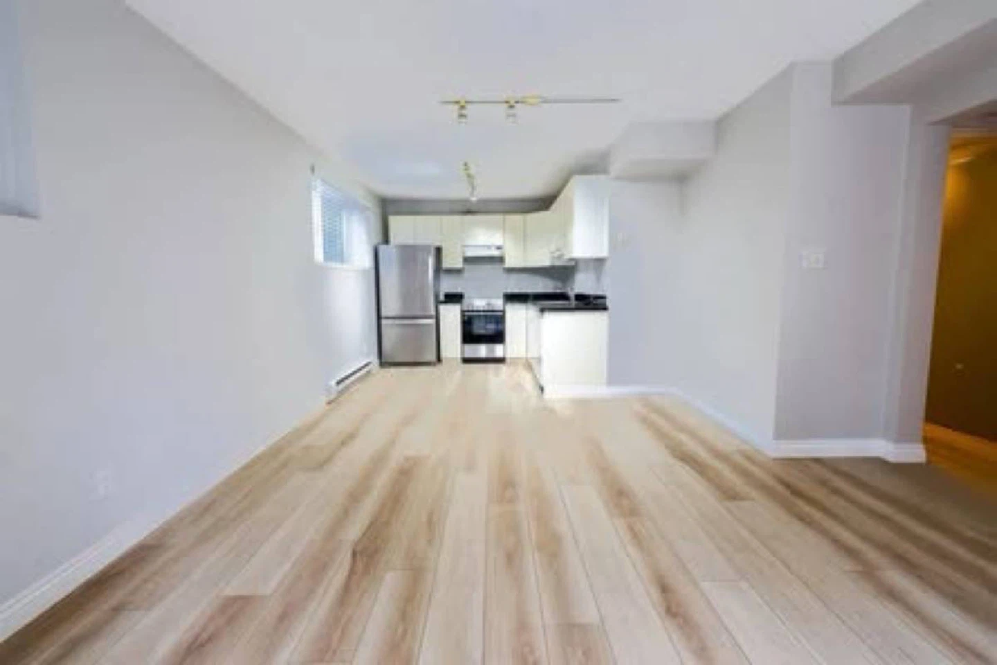 Charming 2 Bed, 1 Bath Home with Modern Kitchen - photo 2