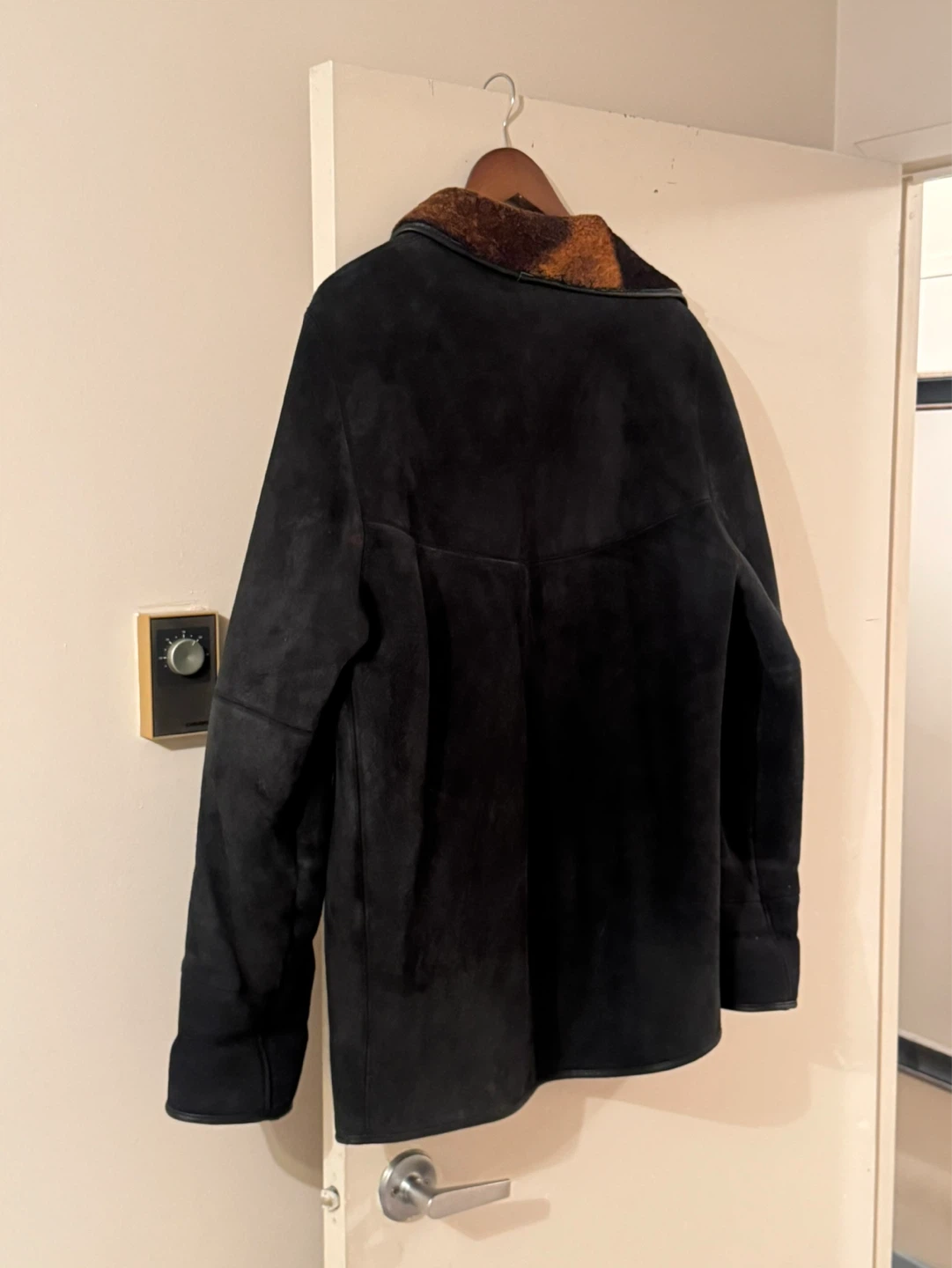 Women’s Wolff Canada Black Shearling Coat, Size M. - photo 4