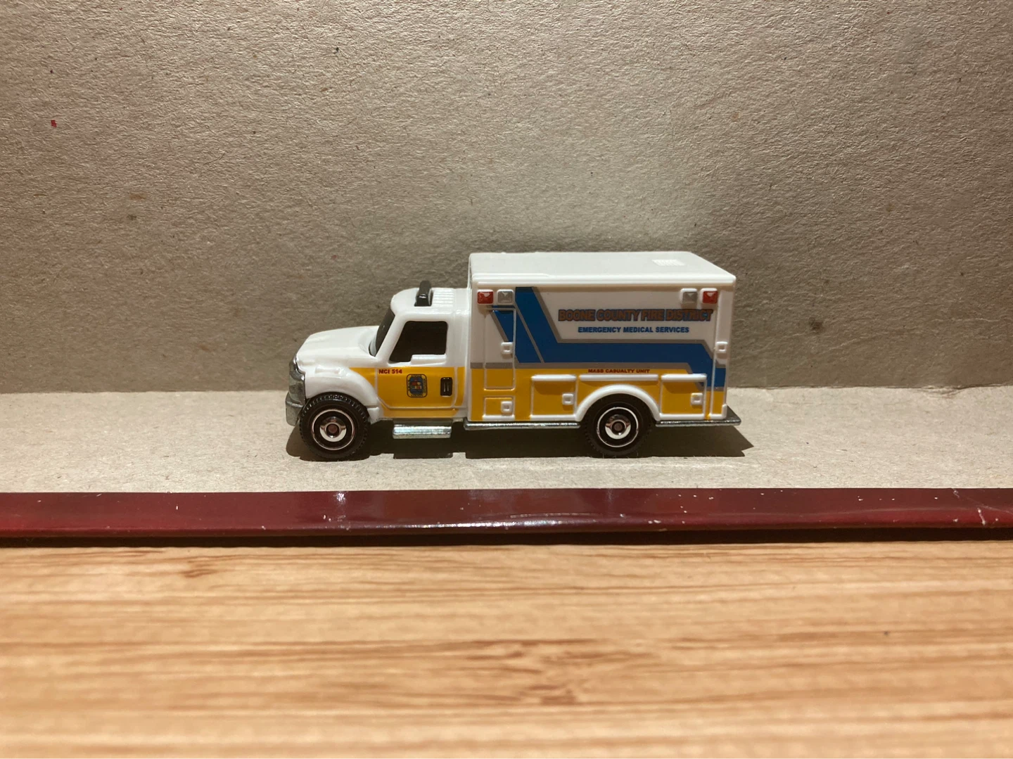 Matchbox Loose / International Ambulance / BCFD - photo 3