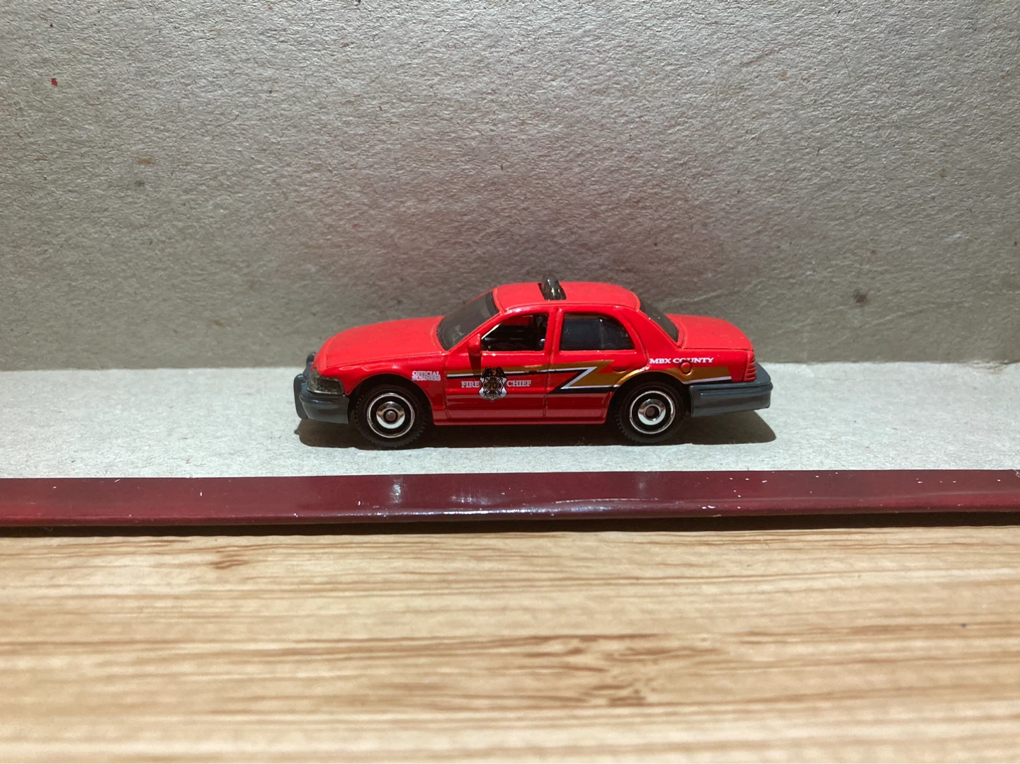 Matchbox Loose / 2006 Ford Crown Victoria / Fire Chief - photo 3