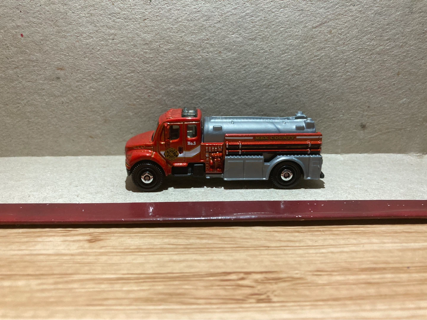 Matchbox Loose / Freightliner Business Class / MBX County - photo 3