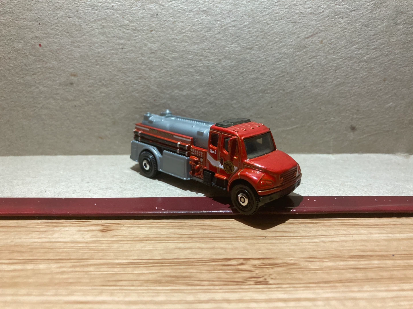 Matchbox Loose / Freightliner Business Class / MBX County
