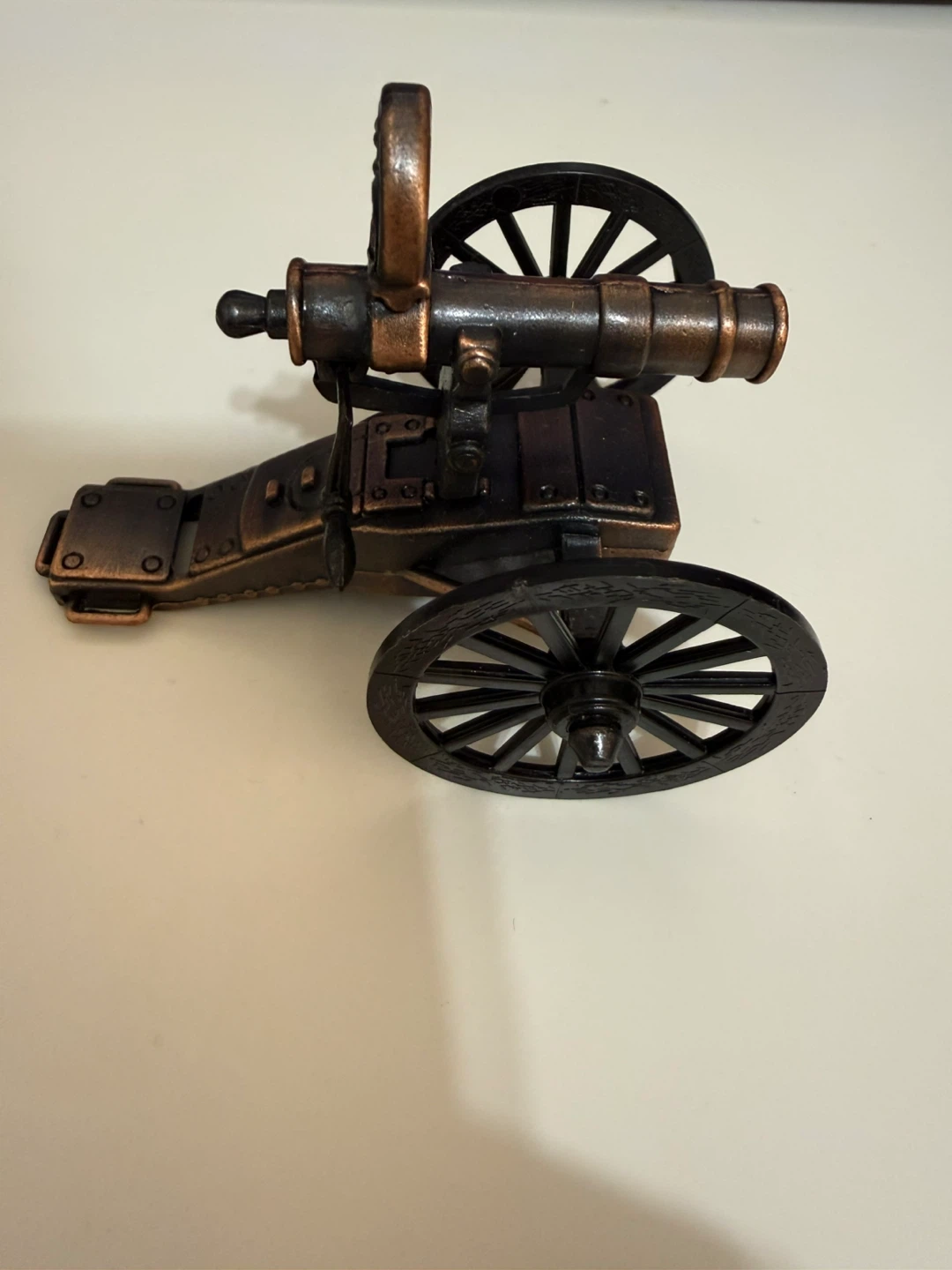 Vintage die-cast miniature pencil sharpener - photo 5