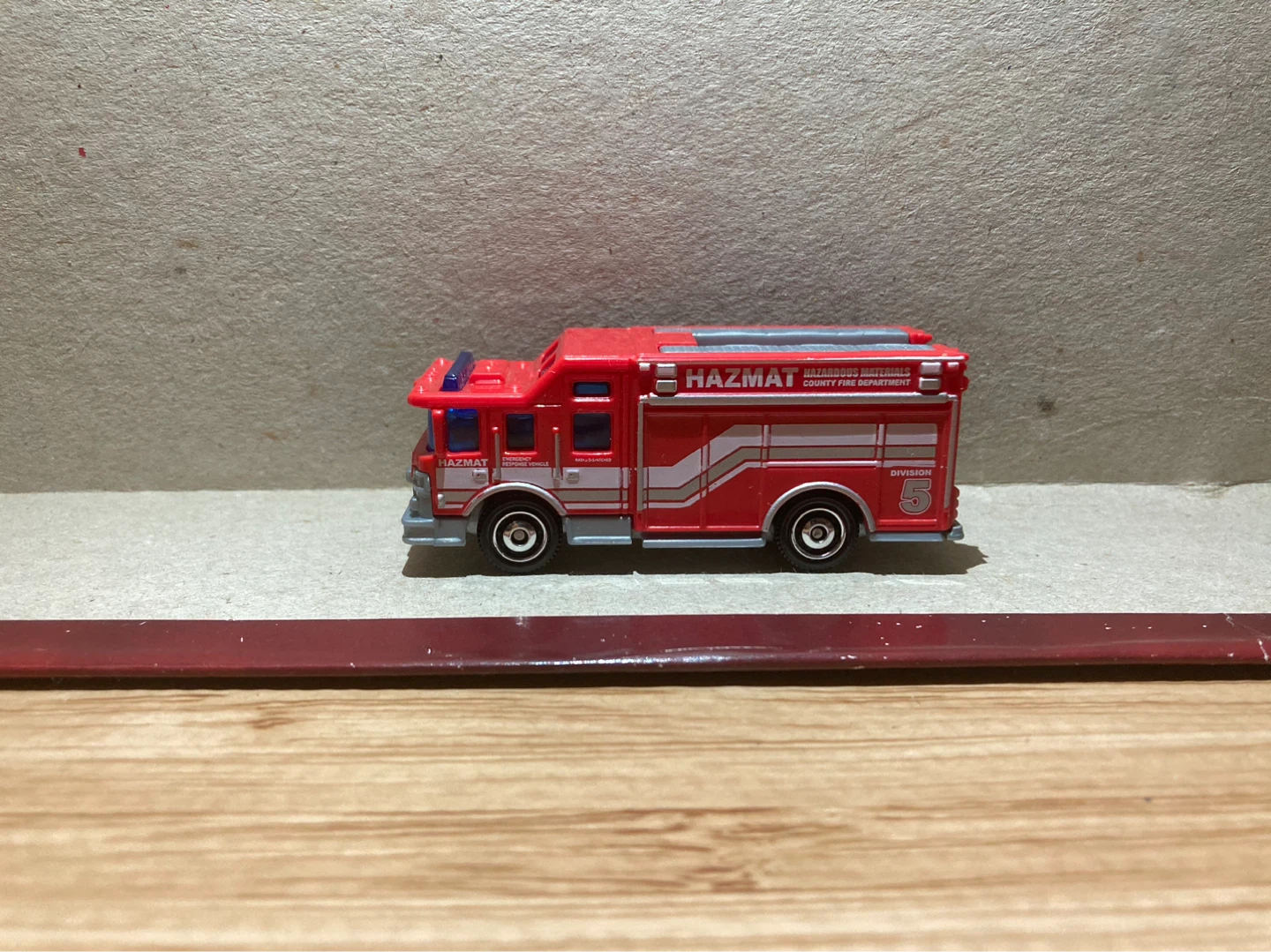 Matchbox Loose / Hazmat Fire Truck / Fire Department - photo 3