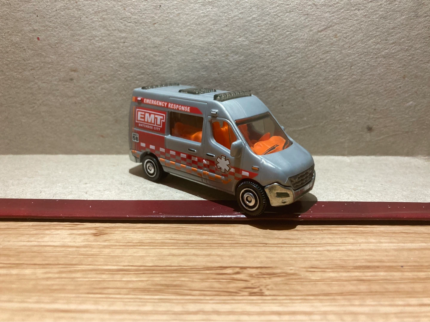 Matchbox Loose / Renault Master Ambulance