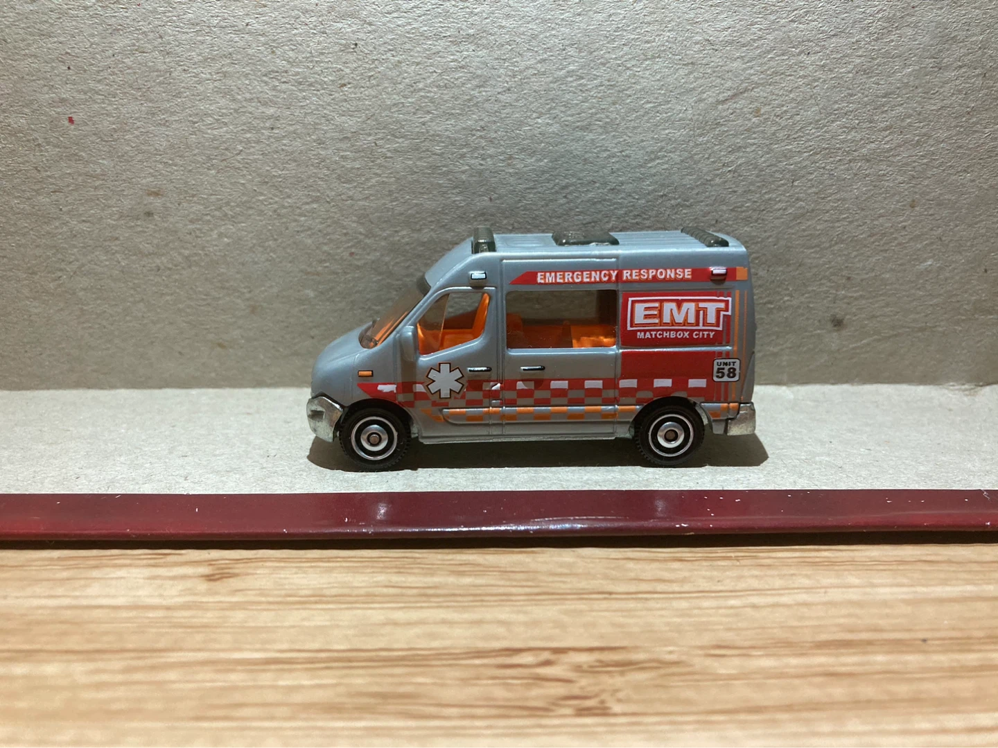 Matchbox Loose / Renault Master Ambulance - photo 3