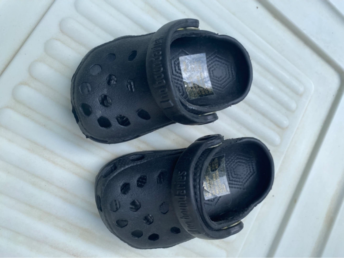 Baby shoes (pink sneakers and black crocs) - photo 3