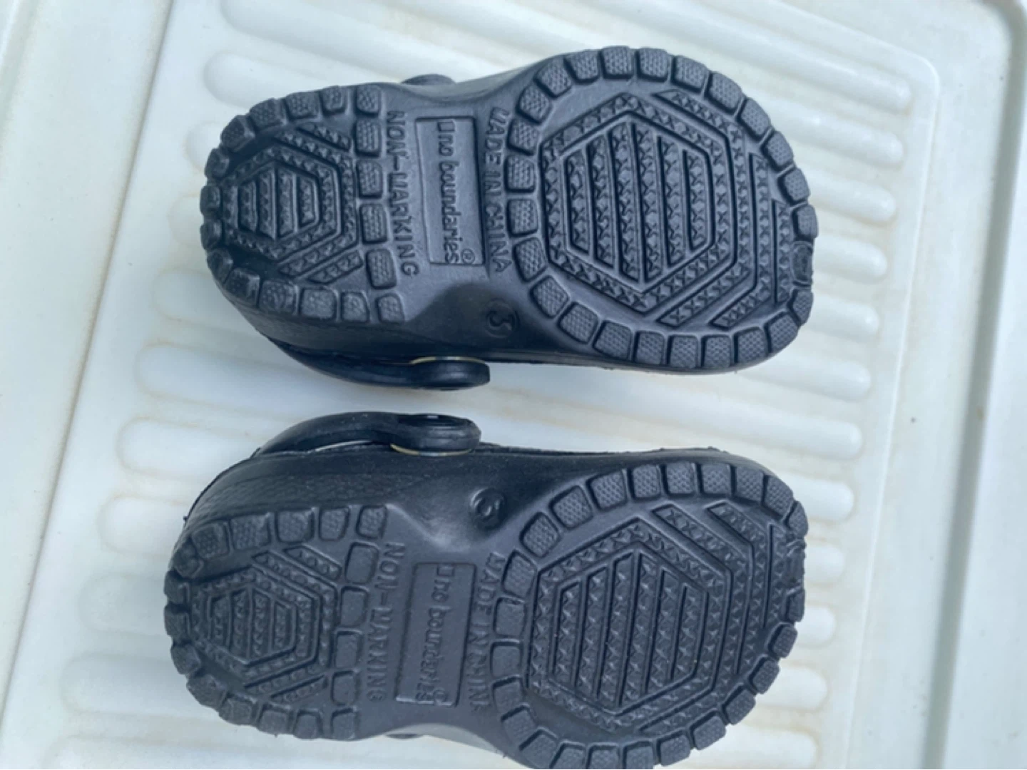 Baby shoes (pink sneakers and black crocs) - photo 4