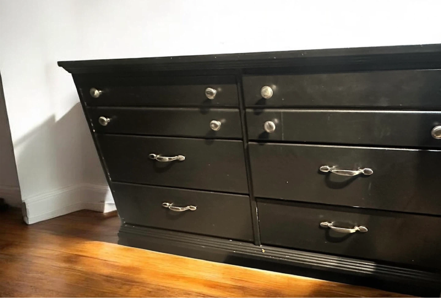 Black dresser with 6 drawers