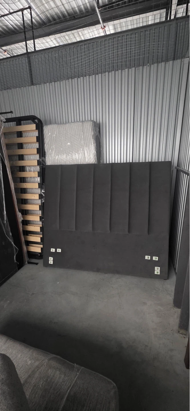 Queen Bed + 2 Nightstands - photo 4