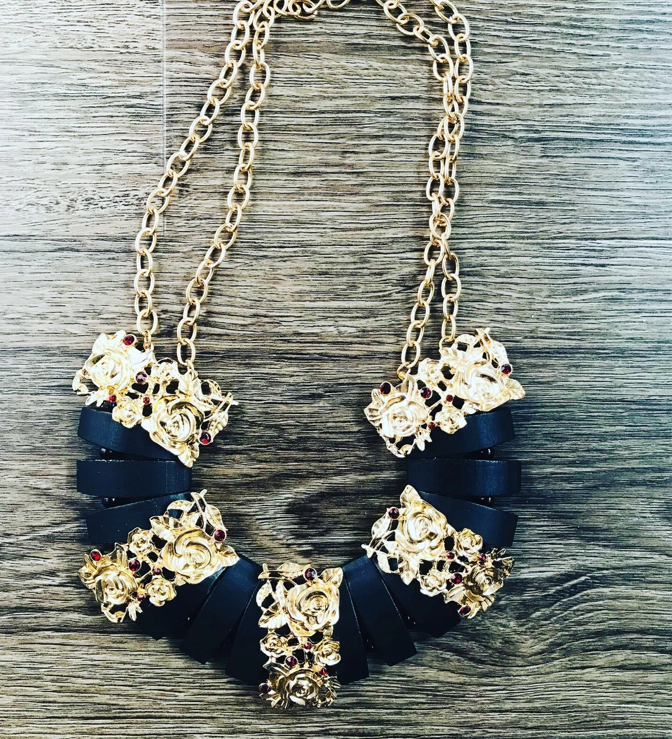 Costume jewelry necklace