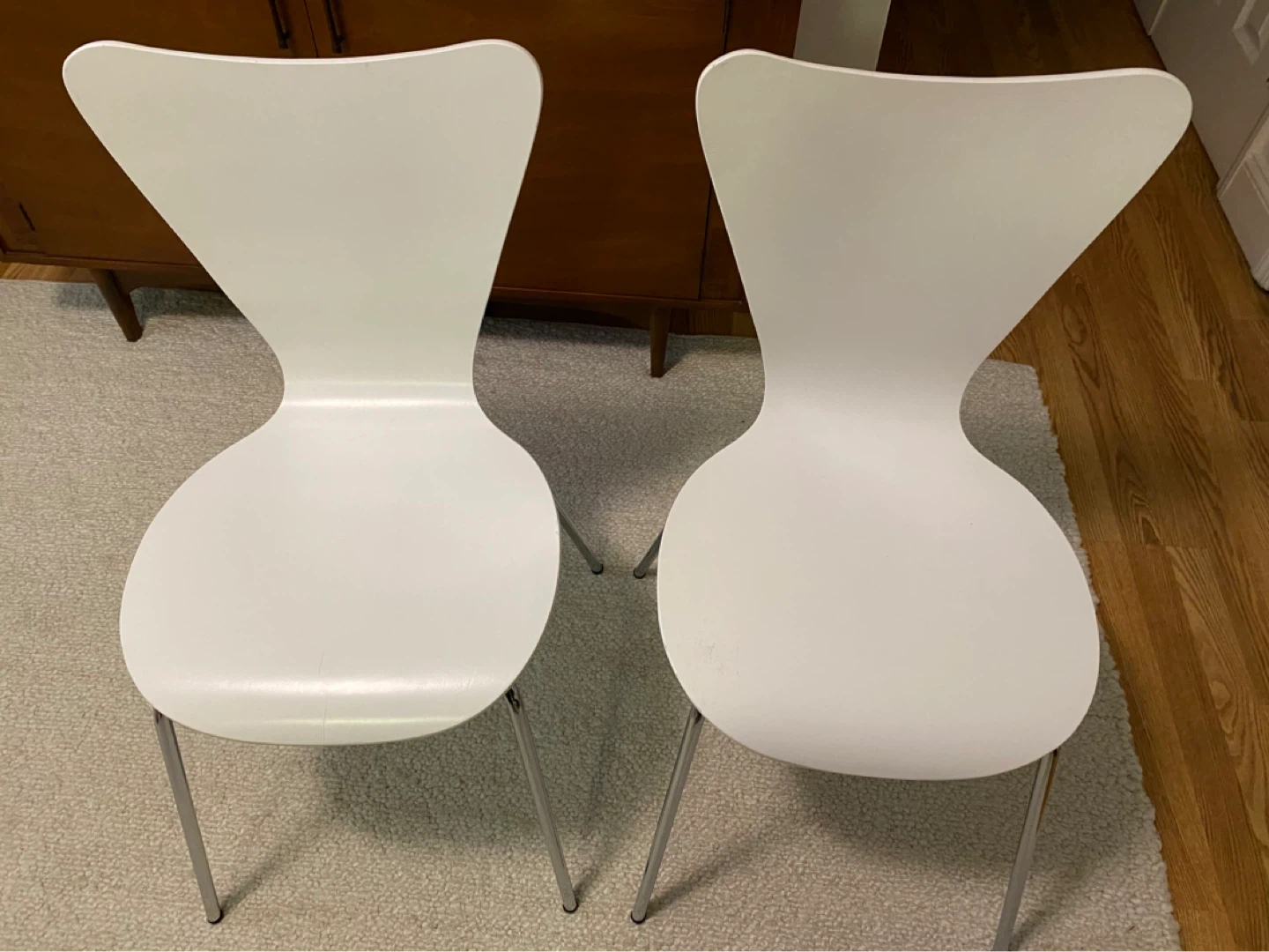 Set of 2 White Stackable Dining Chairs