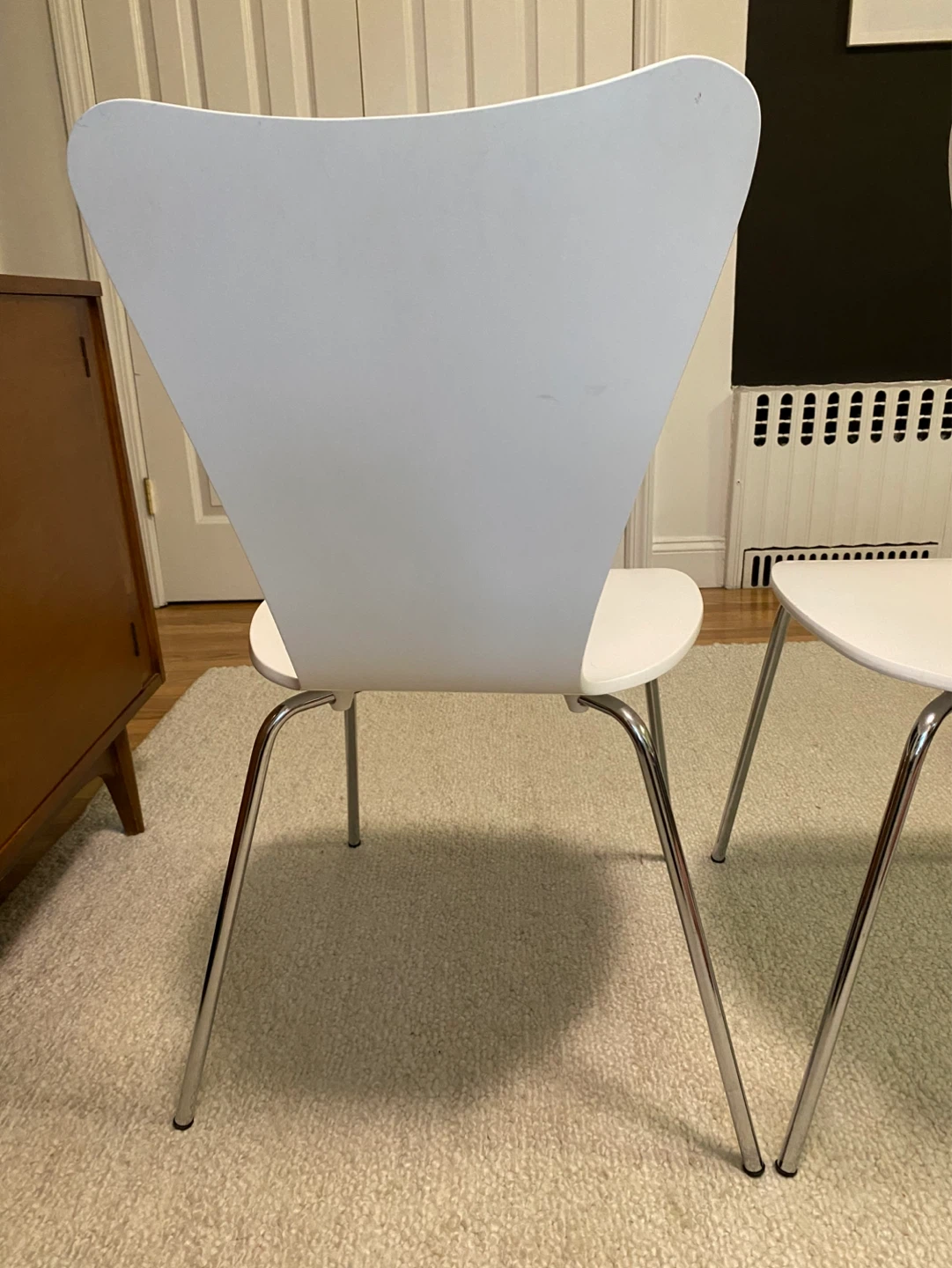 Set of 2 White Stackable Dining Chairs - photo 2