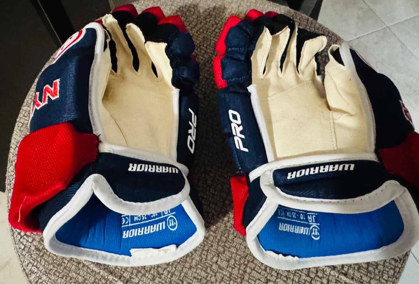 Warrior Covert Pro Junior Hockey Gloves, Size JR 10" - 25 CM. - photo 4