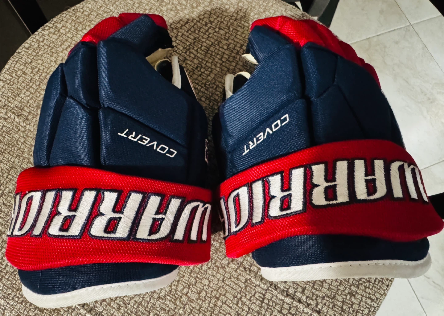 Warrior Covert Pro Junior Hockey Gloves, Size JR 10" - 25 CM.