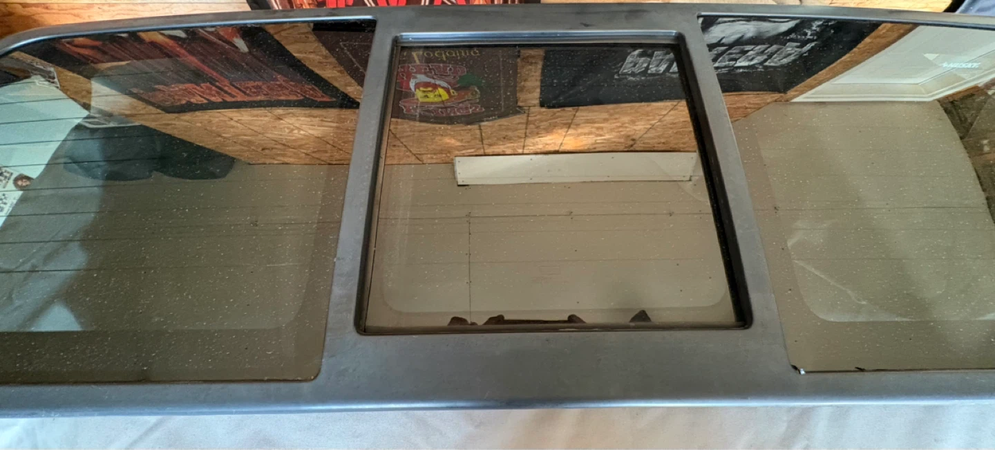 Truck Cap Rear Window - photo 2