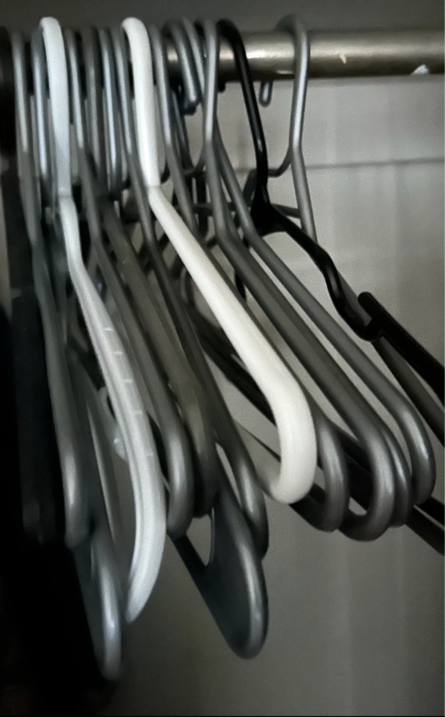 Assorted Plastic Hangers (50 pieces )