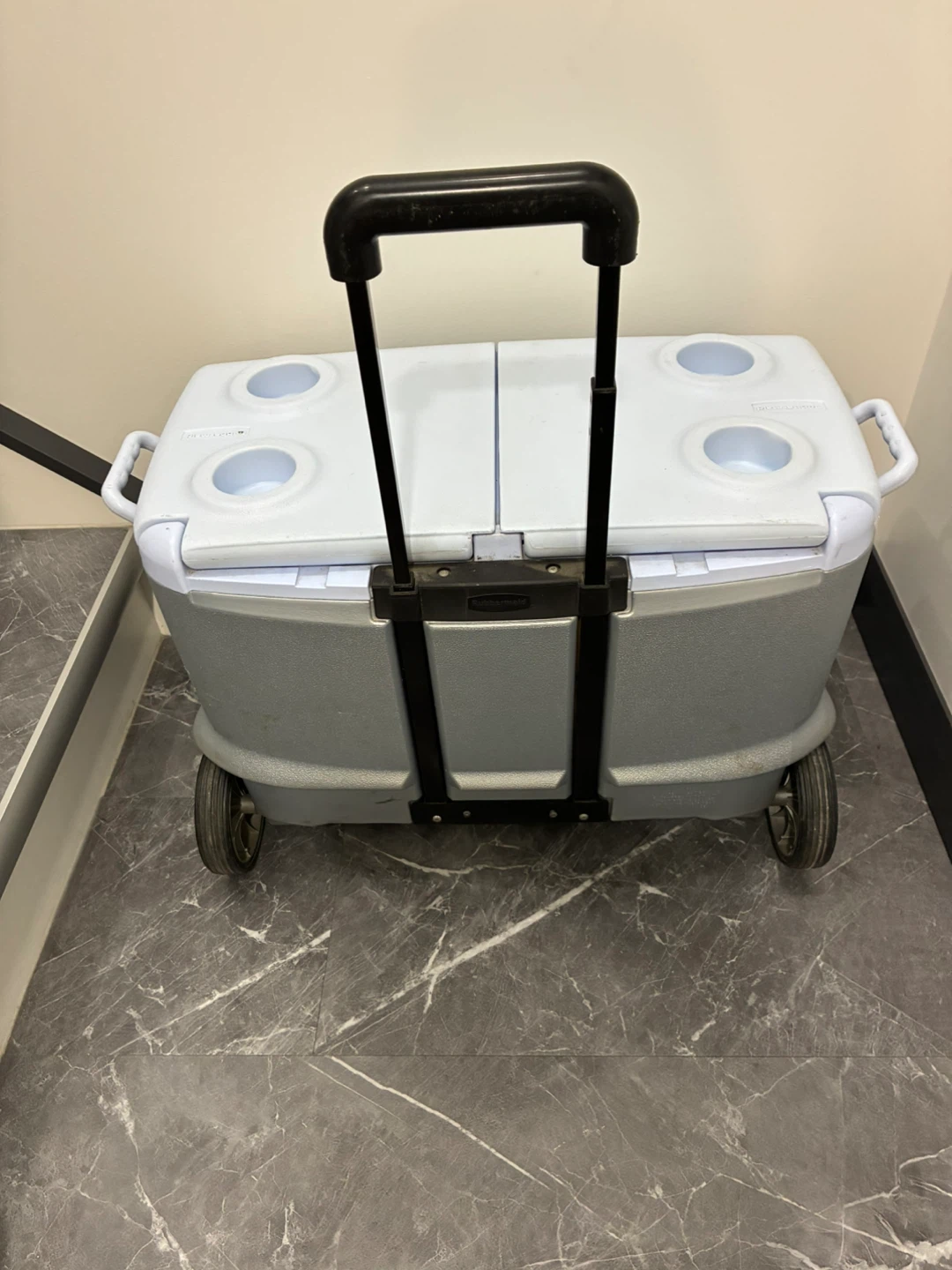 Rubbermaid Wheeled Cooler - photo 2