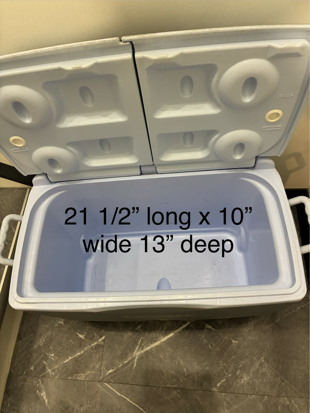 Rubbermaid Wheeled Cooler - photo 3
