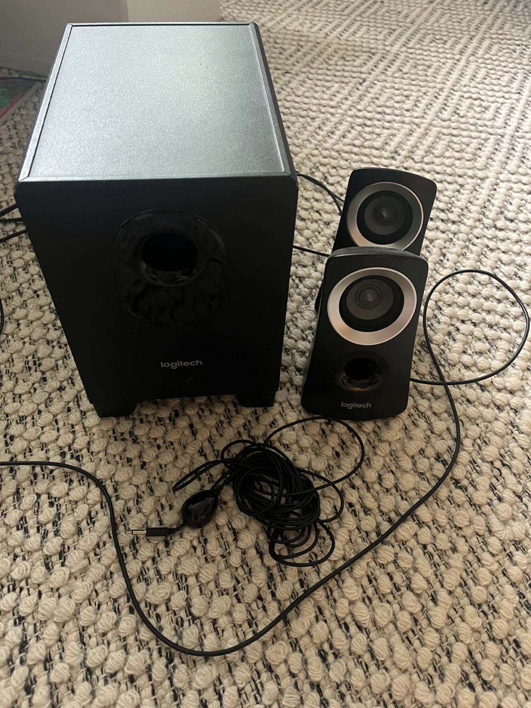 Logitech Z313 System with Subwoofer - photo 2