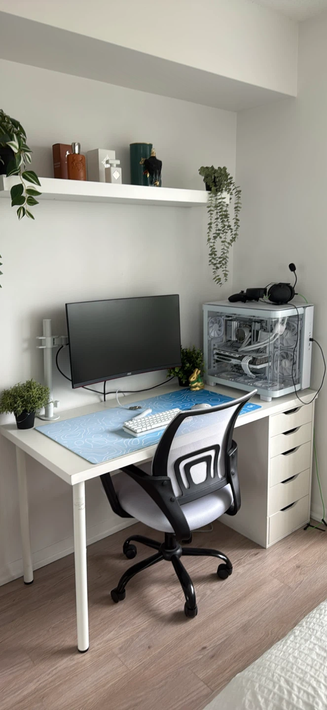 White Desk with gaming chair - photo 2