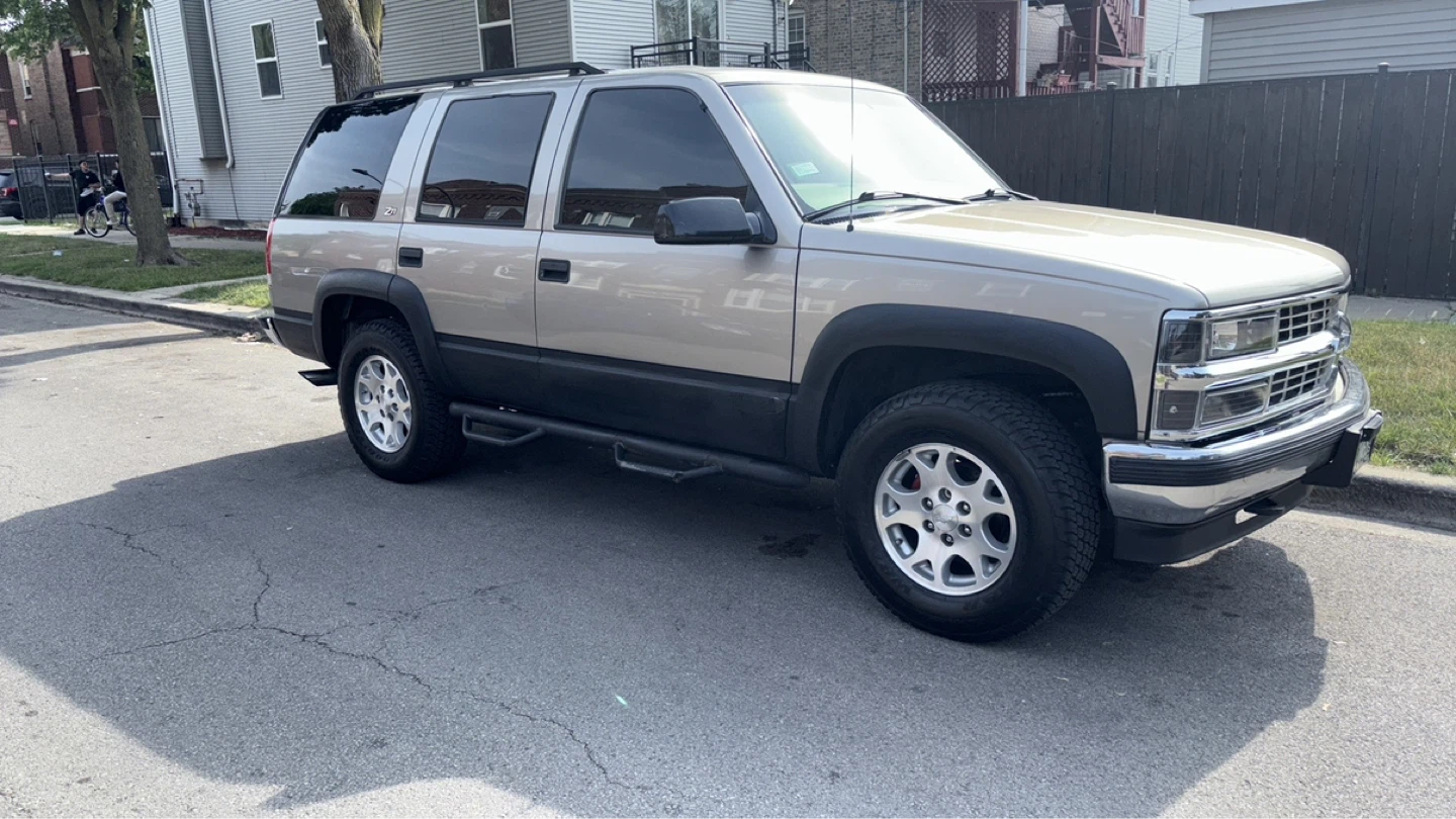 Chevrolet Tahoe SUV - photo 3