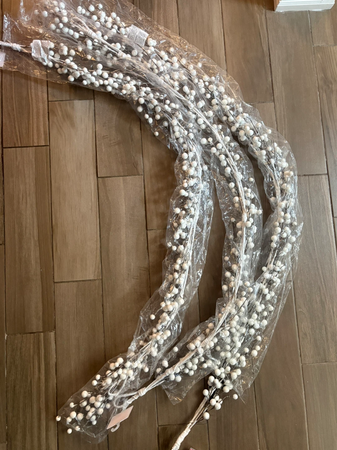 3 White Berry Garlands - photo 2