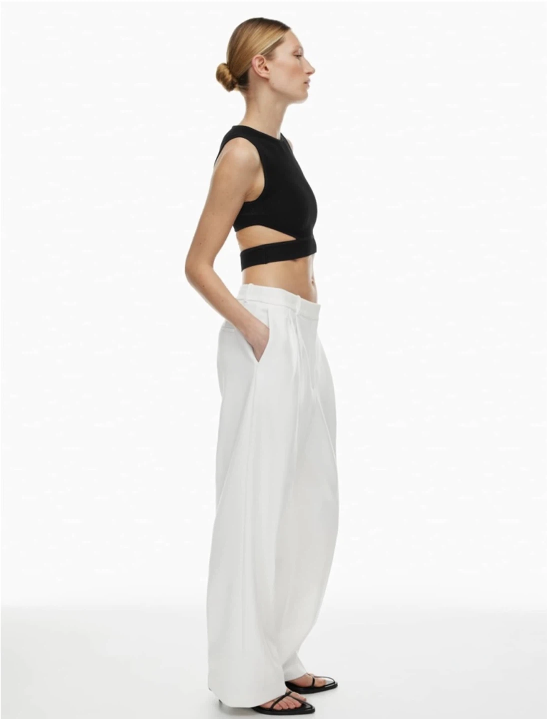 Babaton Aritzia Sculpt Knit Orchestrate Cut-Out Tank Top - photo 3