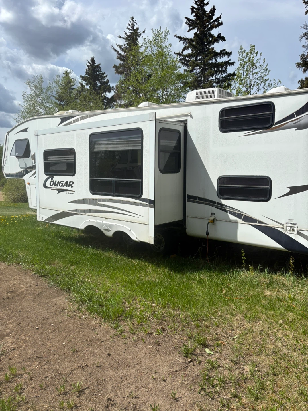 Keystone Cougar 5th Wheel RV - photo 2