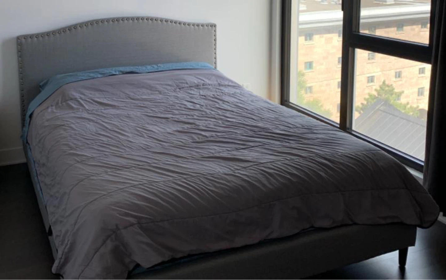 Queen bed + Mattress - Grand Lit + Matelas