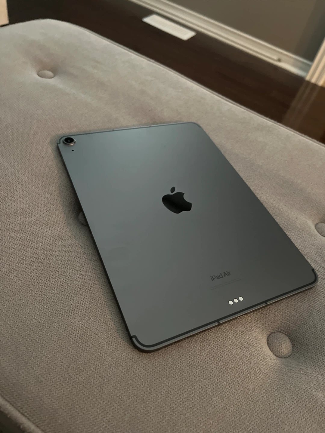 Apple iPad Air (5th Gen) - 64GB