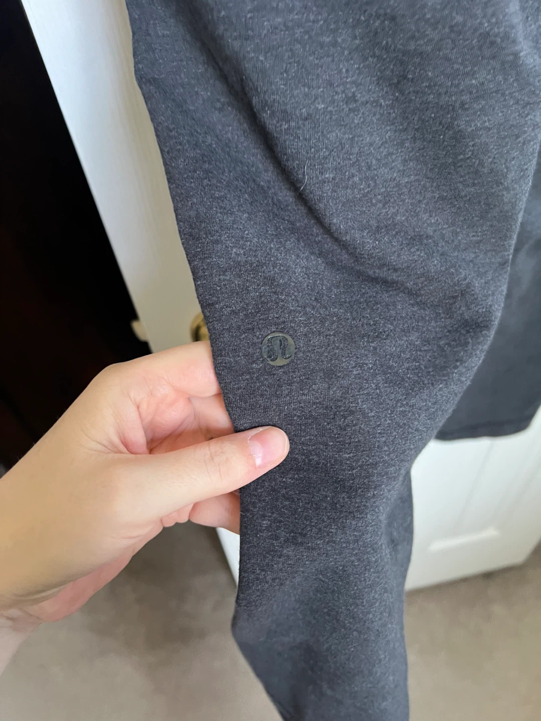 Lululemon Grey Pants Size 8 - photo 3