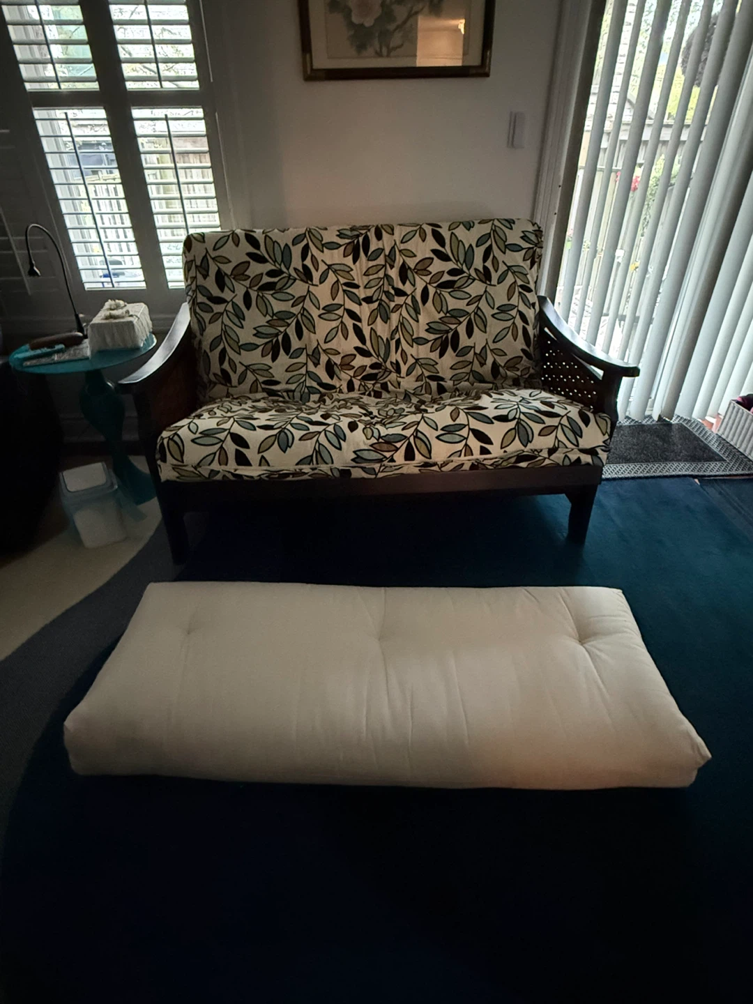 Leaf Pattern Loveseat/sofa bed with Wooden Frame - photo 5