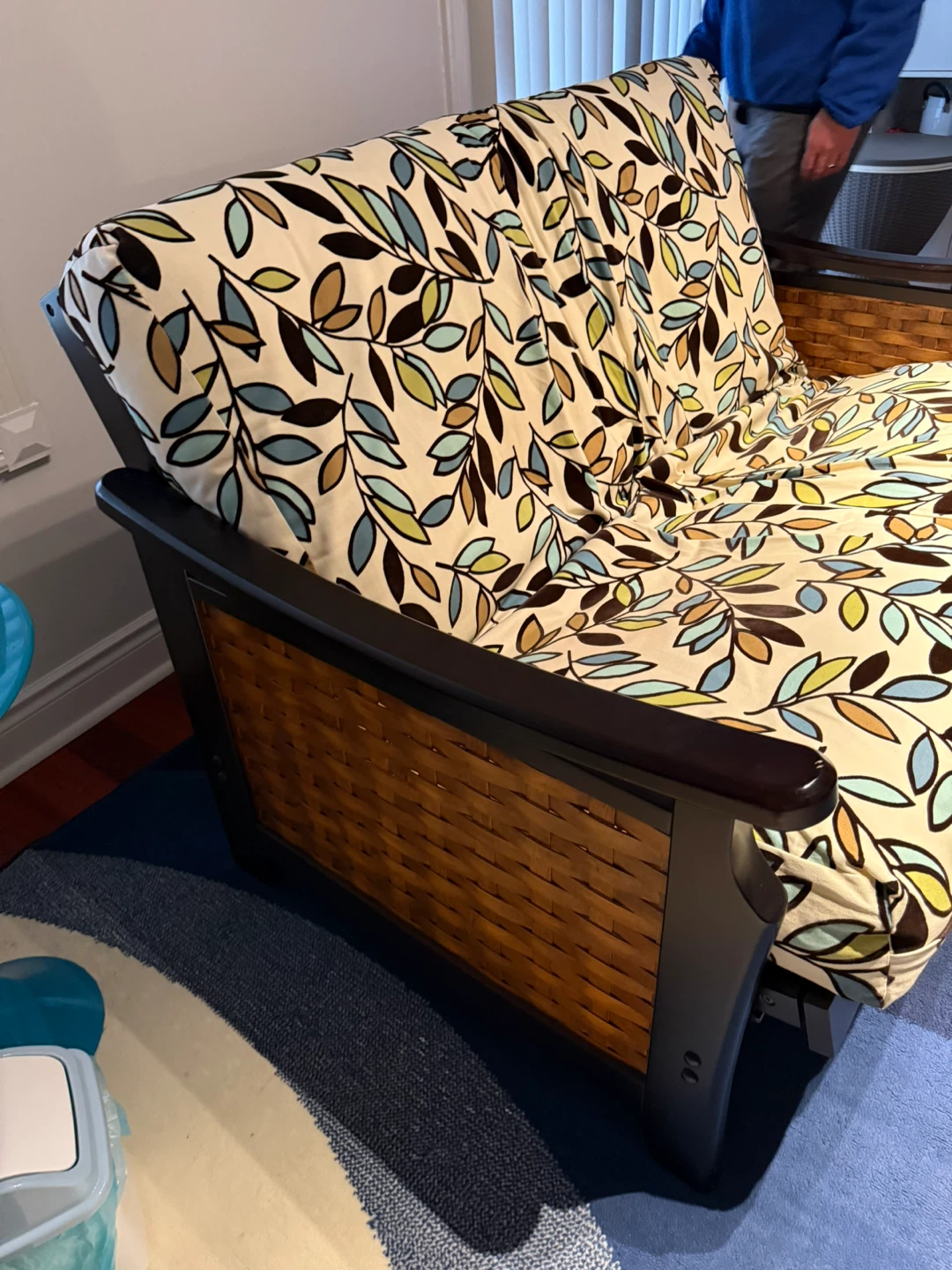 Leaf Pattern Loveseat/sofa bed with Wooden Frame - photo 4