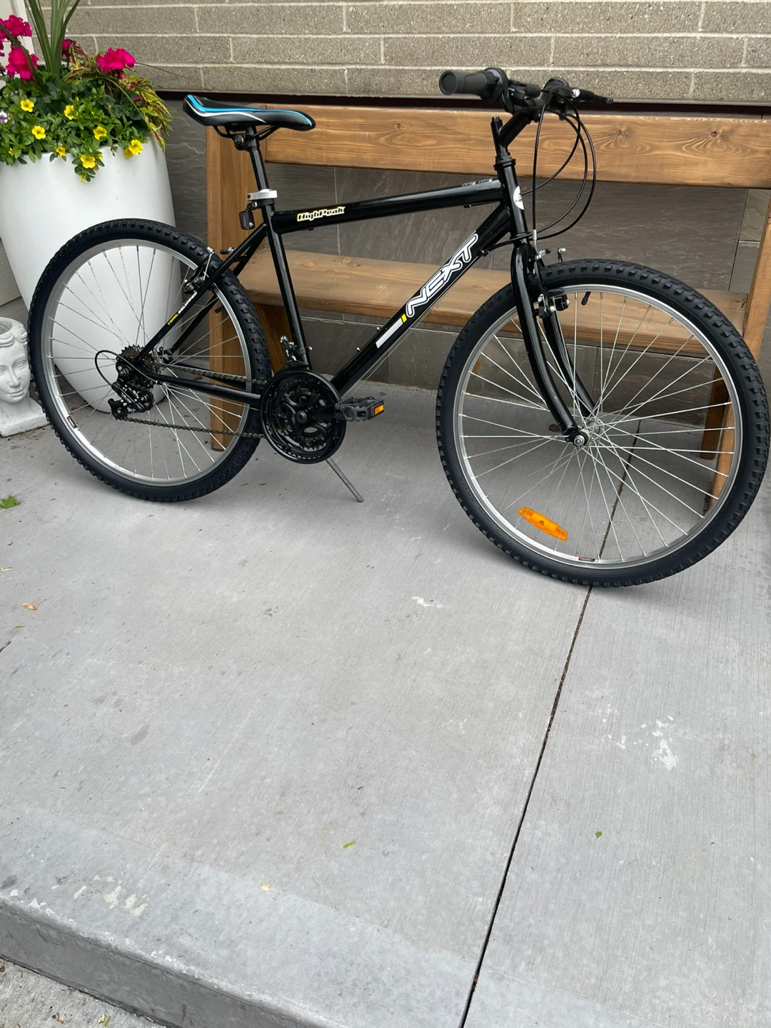 21  HighPeak Mountain Bike - Black