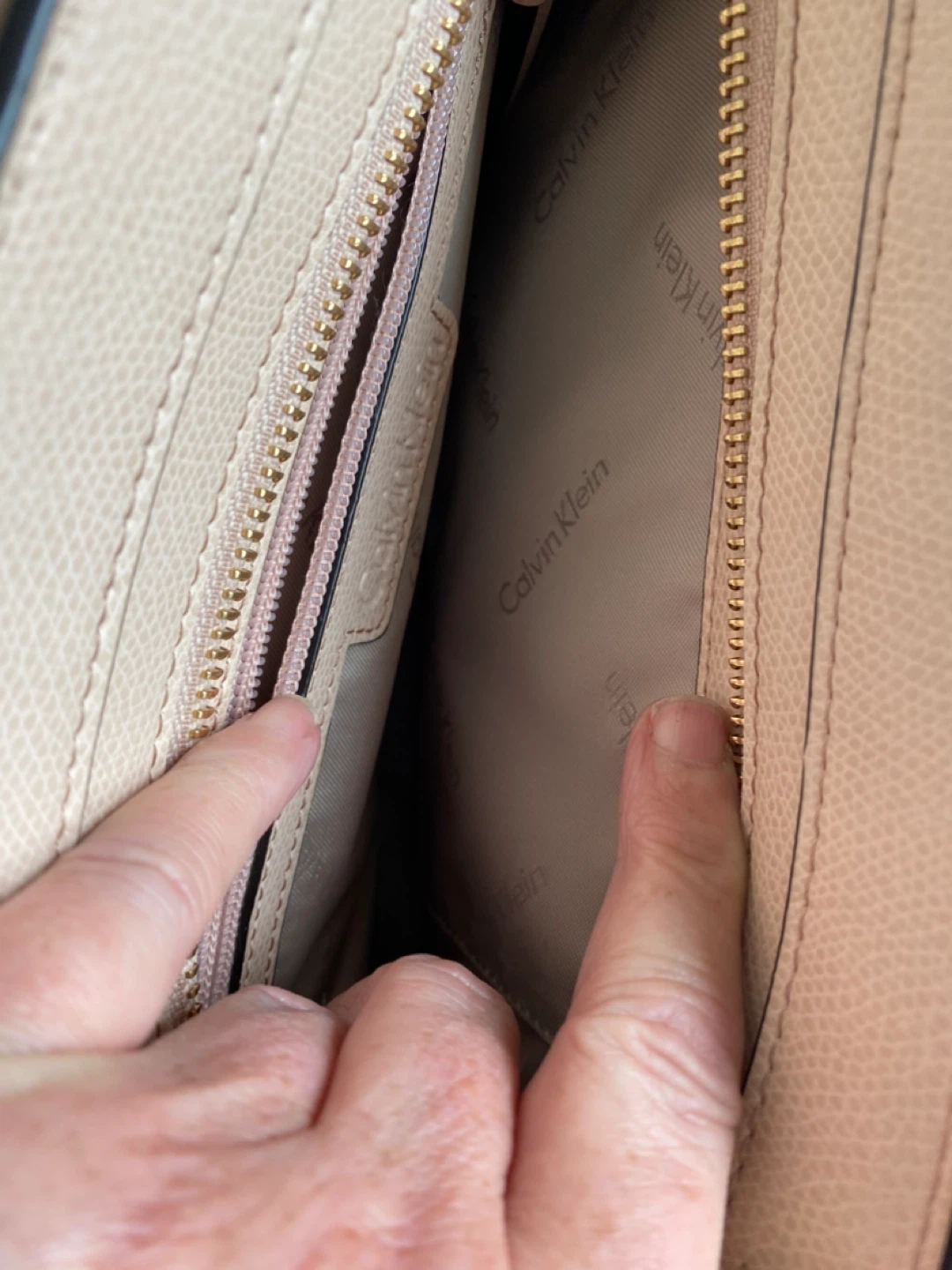 Calvin Klein Crossbody Bag - photo 5