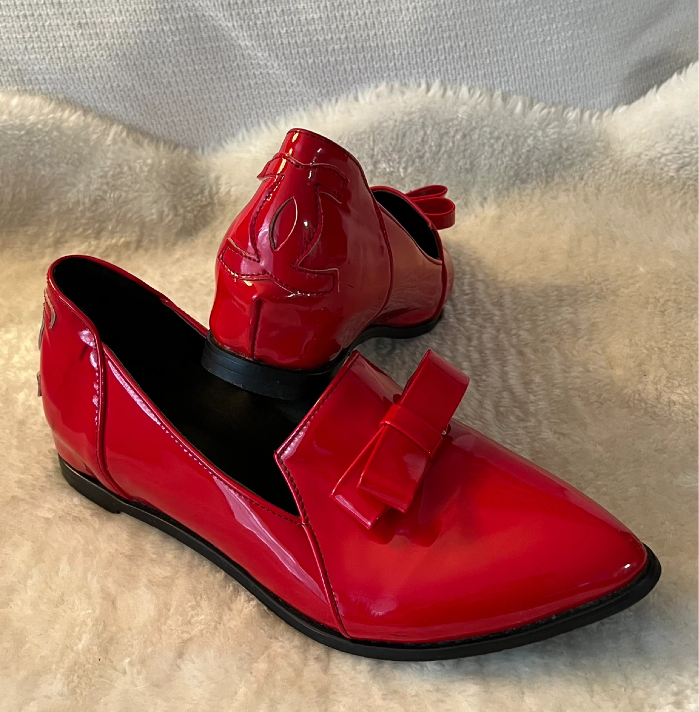 Shiny Red Loafers with Bow Detail Size 8.5-9 - photo 3