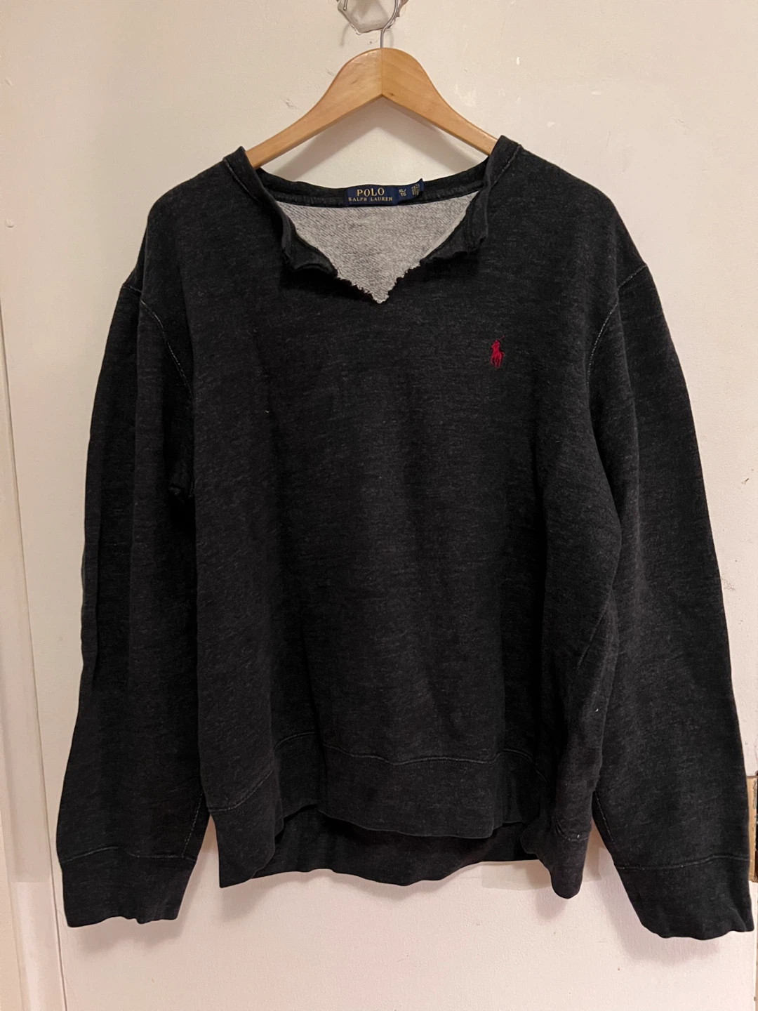Polo Ralph Lauren Men's Sweatshirt with teared V neckline