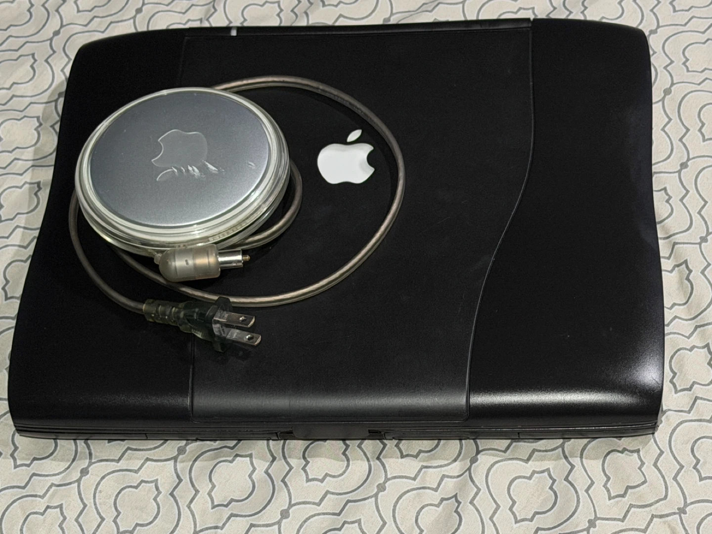 Apple PowerBook G3 Laptop - Mac OS X 10.3.9