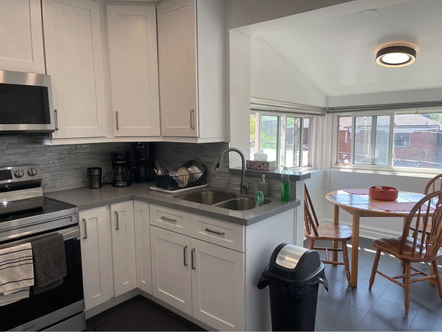 Toronto Sublet - 1.5 months - photo 2