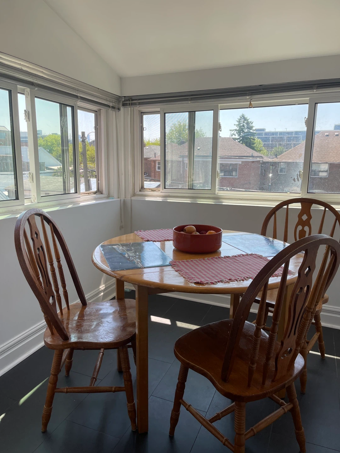 Toronto Sublet - 1.5 months - photo 3