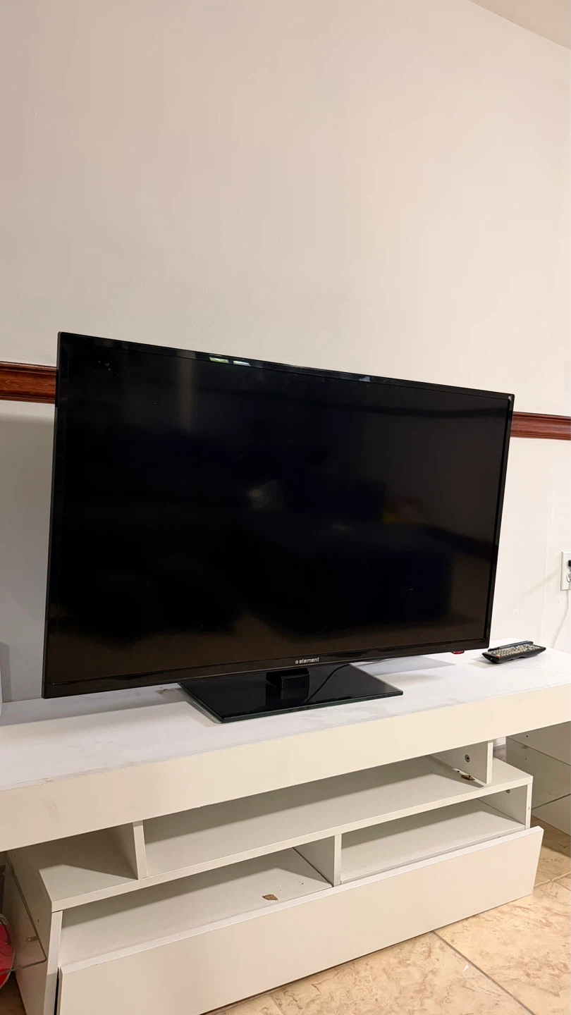 Element TV with Remote - photo 2