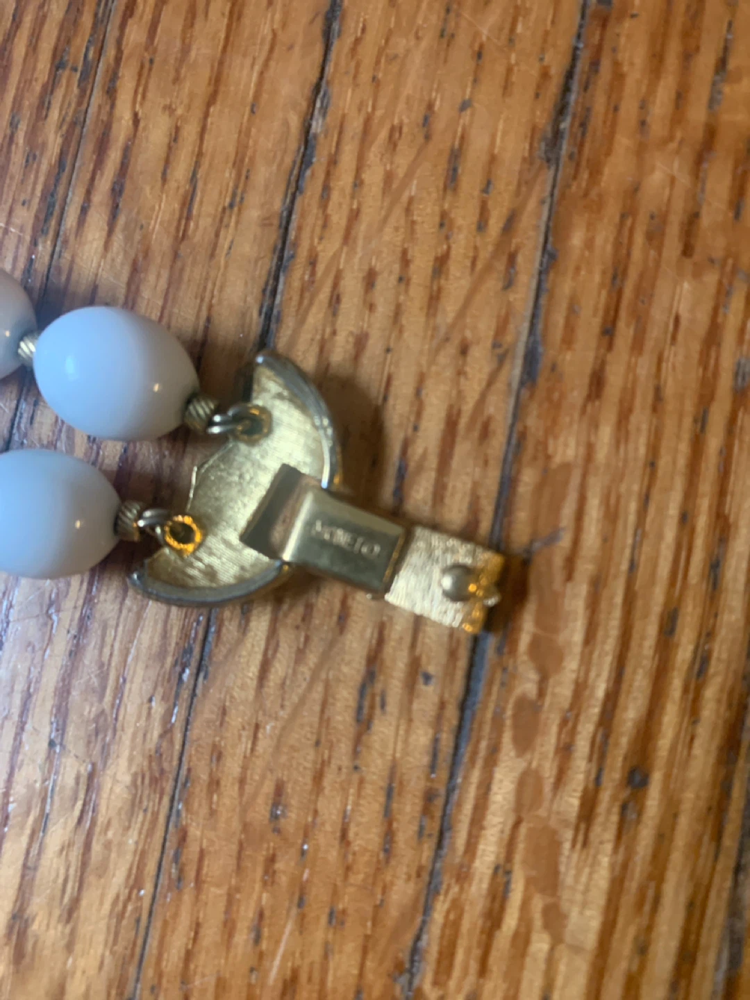 Monet White Bead Bracelet with Gold Clasp - photo 3