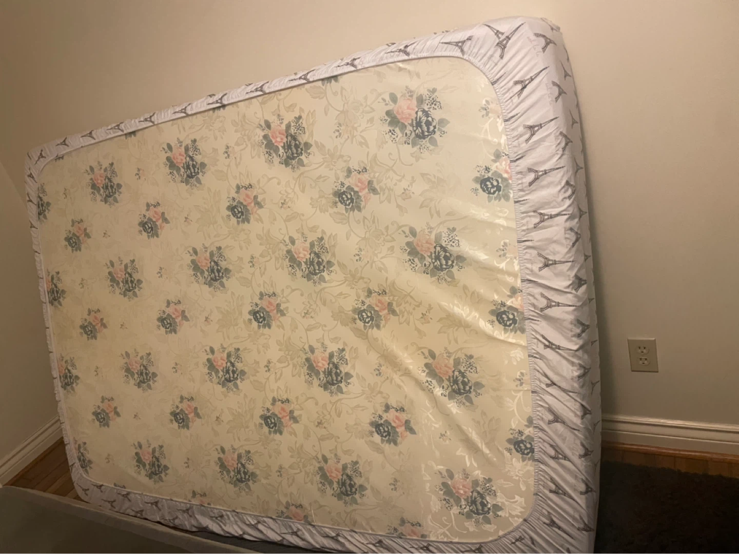 Queen Size Bed Frame and Mattress - photo 4