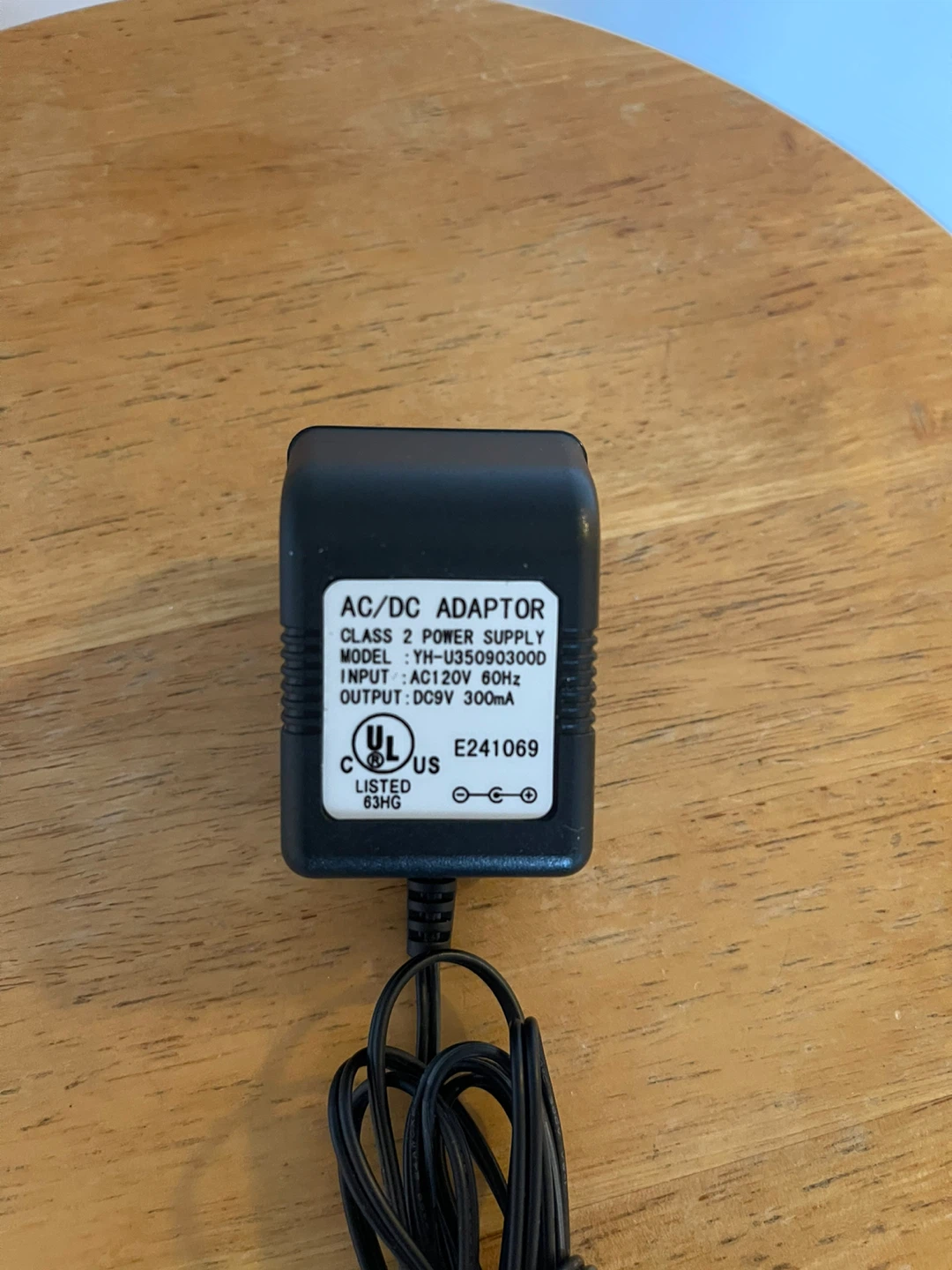 AC/DC Power Supply Adapter Model YH-U35090300D - photo 2
